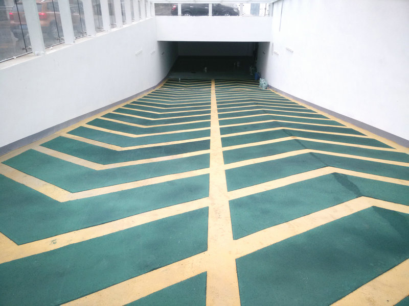 施工中環(huán)氧樹脂地坪涂裝存在的問題，新天地漆業(yè)幫你解答